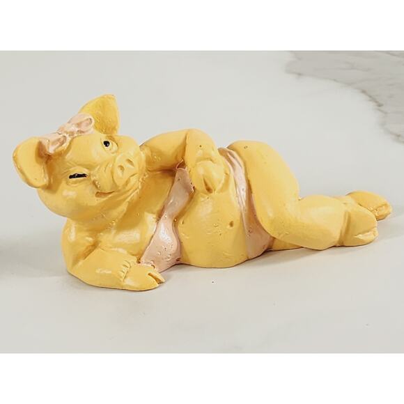 Bikini Pig On The Beach Figurine Piglet Piggy 3 1/4" Resin 90s Pig Lover Vintage - Picture 2 of 12